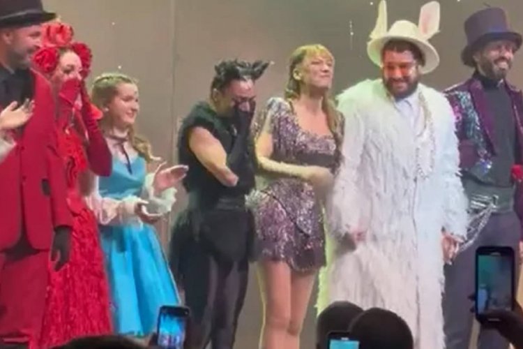 Merve Dizdar dakikalarca ayakta alkışlandı