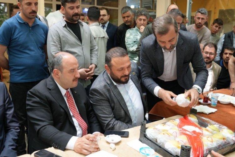 Bursa'da Bakan Varank'a meşhur Ağak&ouml;y armudundan ikram edildi