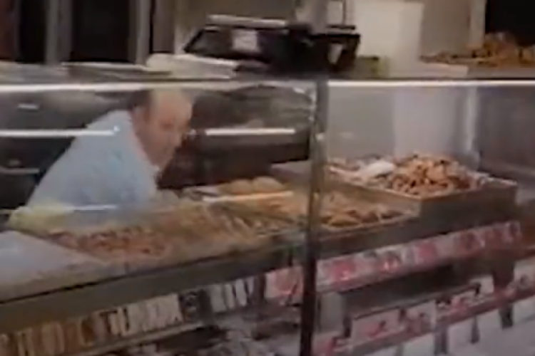 Fırına ekmek almaya gelen &ccedil;ocuğu kovdu! "İtlere ekmek satmıyoruz"