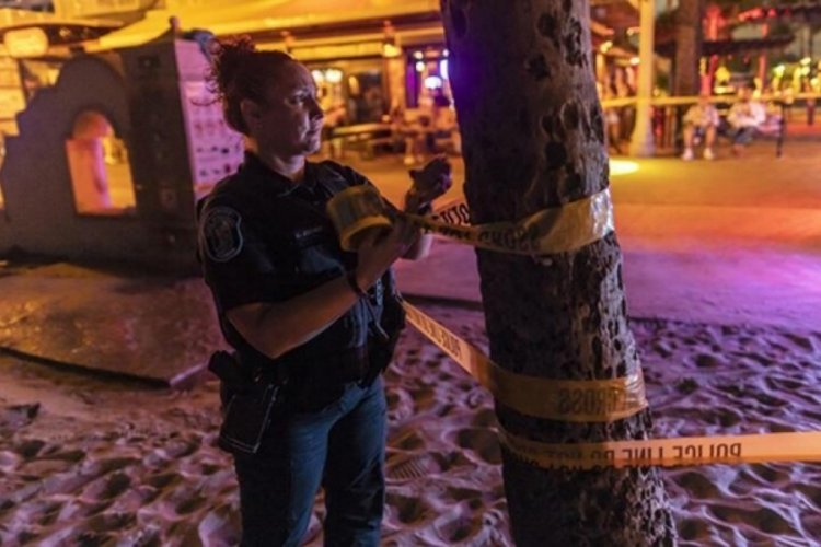 Florida sahilinde silahlı saldırı: 4'&uuml; &ccedil;ocuk 9 yaralı