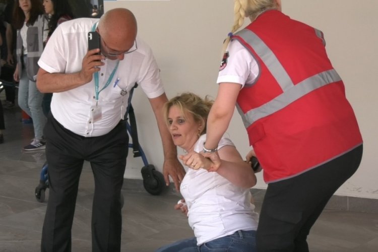 NEV Esentepe Hastanesi'nde ger&ccedil;eği aratmayacak tatbikat