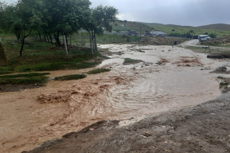 Elazığ'da sağanak yağış hayatı fel&ccedil; etti