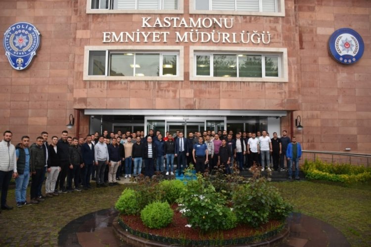 Kastamonu'dan 64 polis deprem b&ouml;lgesine g&ouml;nderildi