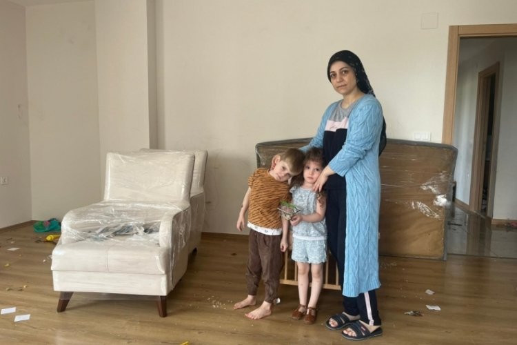 Bursa'da anne ve 2 &ccedil;ocuğuna ev sahibi şoku!