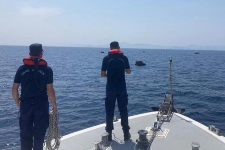 Aydın'ın Kuşadası il&ccedil;esinde 84 d&uuml;zensiz g&ouml;&ccedil;men kurtarıldı