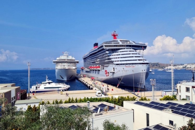 Bodrum'a iki kruvaziyer ile 1982 turist geldi