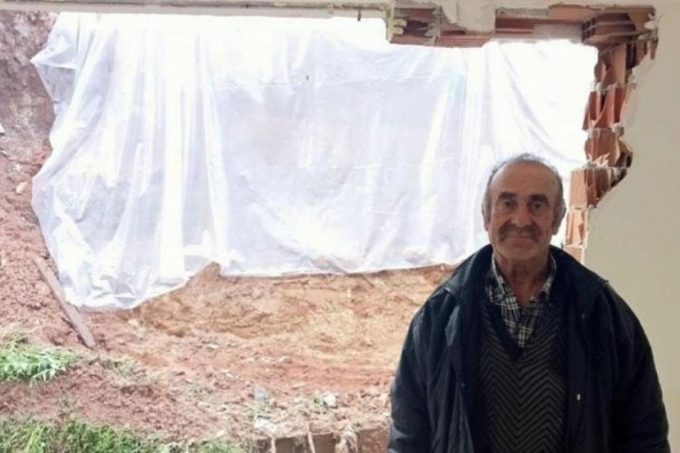 Yağmurda yıkılan istinat duvarı Ankara'da yaşlı &ccedil;iftin evini yerle bir etti