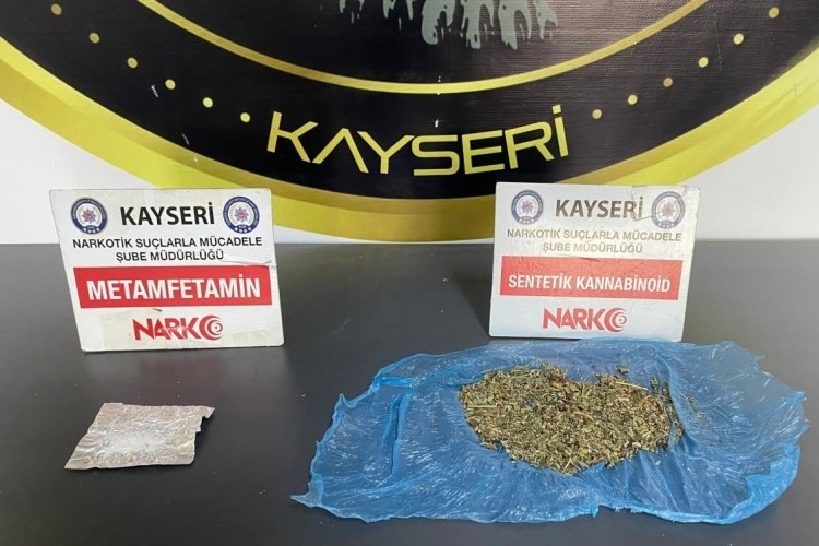 Kayseri'de zehir tacirleri polisten ka&ccedil;amadı