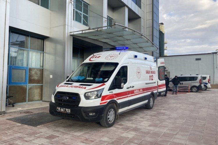 Burdur'da boya yaparken d&uuml;şen kişi yaşam m&uuml;cadelesi veriyor