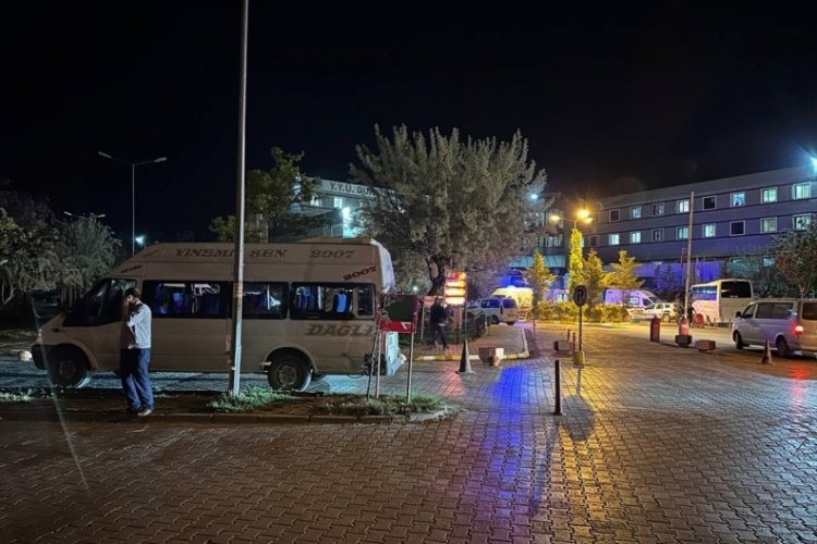 Van'da iki aile arasında &ccedil;ıkan kavgada ortalık savaş alanına d&ouml;nd&uuml;: 14 yaralı