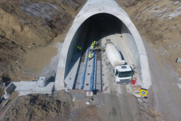 İstanbul ve Edirne arasını 1 saat 10 dakikaya d&uuml;ş&uuml;recek projede &ccedil;alışmalar s&uuml;r&uuml;yor