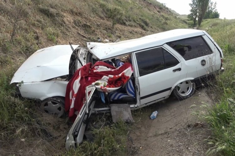 Kırıkkale'de takla atan otomobil hurdaya d&ouml;nd&uuml;: 4 yaralı