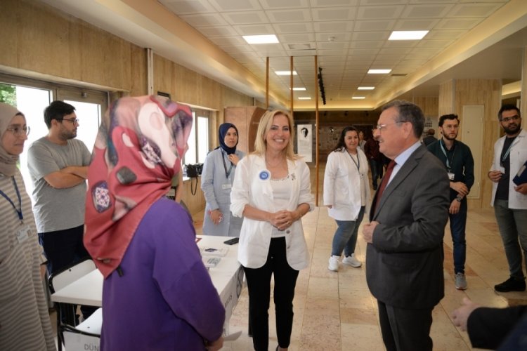 BU&Uuml; Hastanesi'nde t&uuml;t&uuml;n &uuml;r&uuml;nlerinin zararları anlatıldı