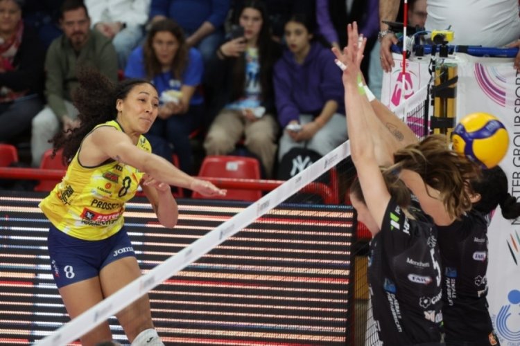 Alexa Gray, Eczacıbaşı Dynavit'te
