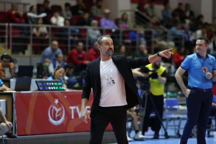 Bursa B&uuml;y&uuml;kşehir Belediyespor Başantren&ouml;r Cemal Bora Şensoy'la yola devam edecek