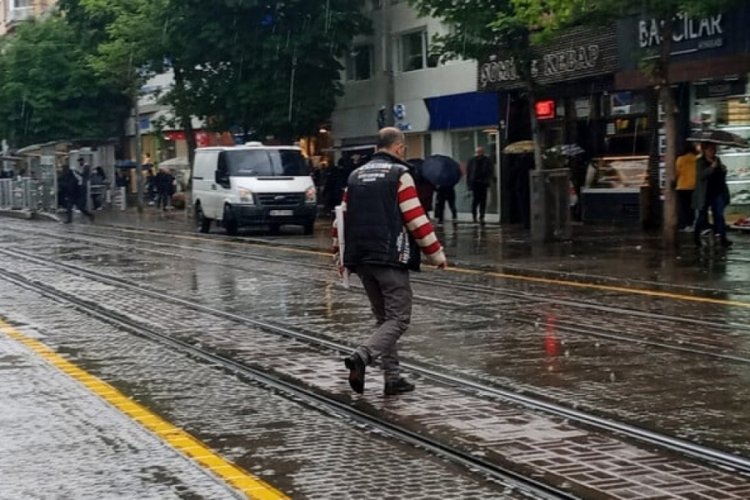Eskişehir'de sağanak sebebiyle sokakları su bastı