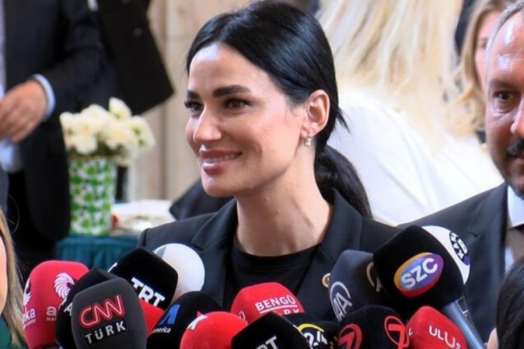 Eski T&uuml;rkiye g&uuml;zeli Seda Sarıbaş, milletvekilliği kaydını yaptırdı