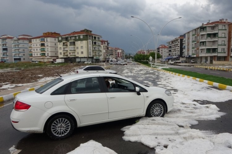 &Ccedil;orum'da sağanak yağış hayatı fel&ccedil; etti