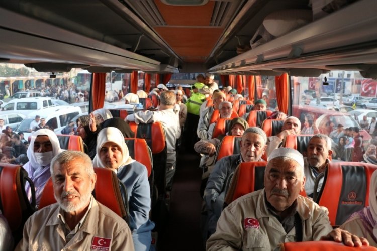 Deprem b&ouml;lgesinden ilk hac kafilesi uğurlandı