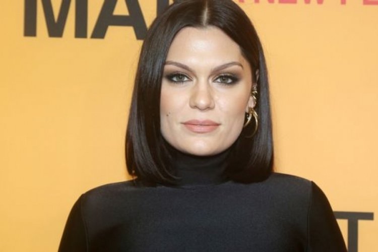 &Uuml;nl&uuml; şarkıcı Jessie J anne oldu