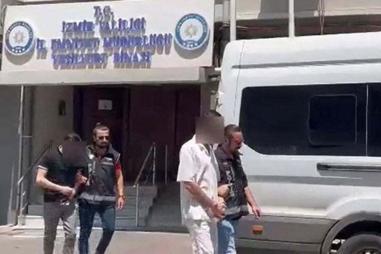 İzmir'de piyasaya sahte dolar s&uuml;ren 2 ş&uuml;pheli yakalandı