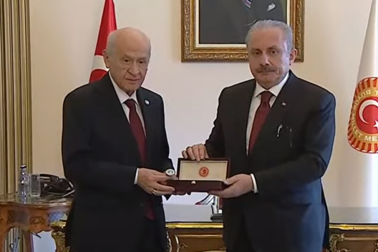 Mustafa Şentop g&ouml;revini Bah&ccedil;eli'ye devretti
