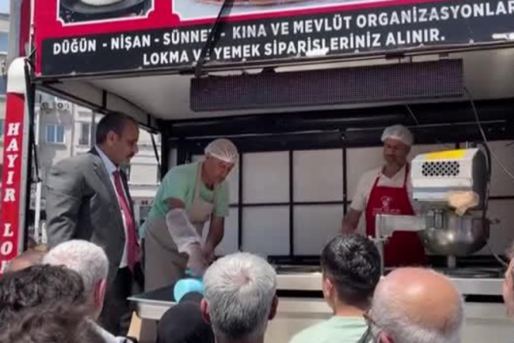 İstanbul'da Cumhurbaşkanı Erdoğan'ın tekrar se&ccedil;ilmesi onuruna lokma dağıtıldı