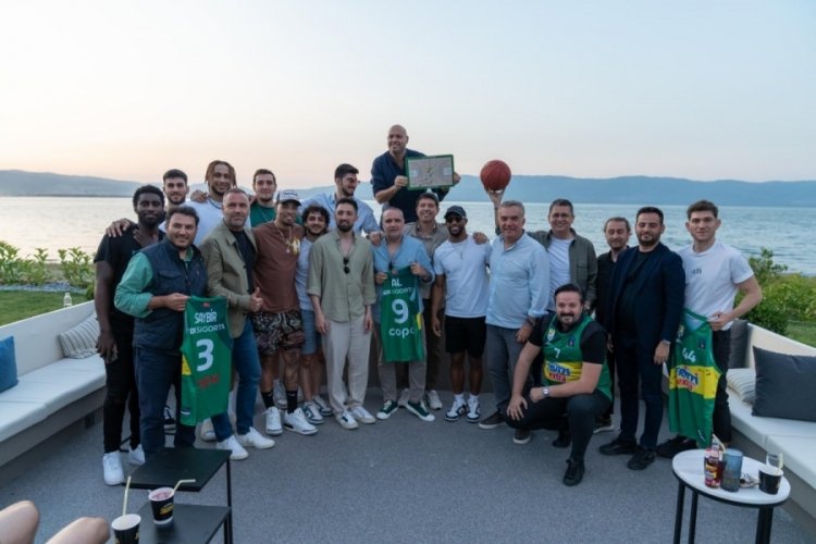 Frutti Extra Bursaspor sezon kapanış yemeği d&uuml;zenledi