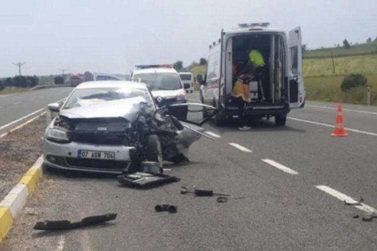 Balıkesir'de iki otomobil &ccedil;arpıştı! Bir s&uuml;r&uuml;c&uuml; hayatını kaybetti