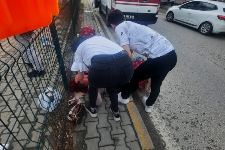 Karab&uuml;k'te hafif ticari aracın &ccedil;arptığı yaya yaralandı