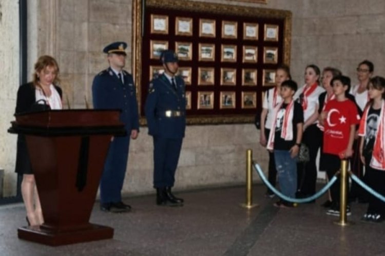 Tijen S&ouml;zeri Anıtkabir'i ziyaret etti