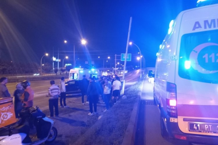 Kocaeli'de iki ara&ccedil; &ccedil;arpıştı: Yaralılar var