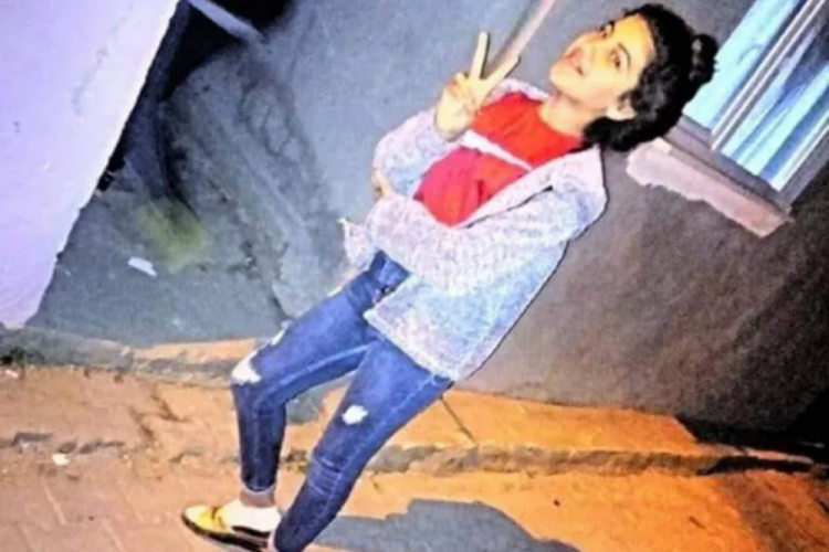 11 yaşındaki &ccedil;ocuk tabancayla fotoğraf &ccedil;ekilmek isterken akrabasını &ouml;ld&uuml;rd&uuml;