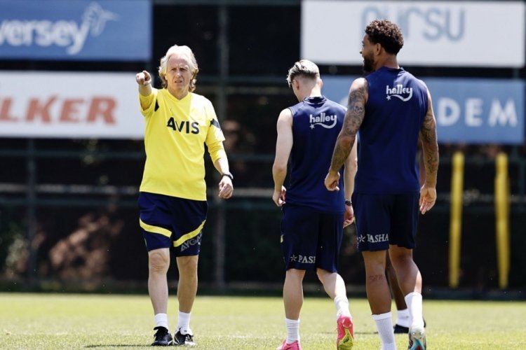 Fenerbah&ccedil;e sezonu Galatasaray derbisiyle tamamlayacak