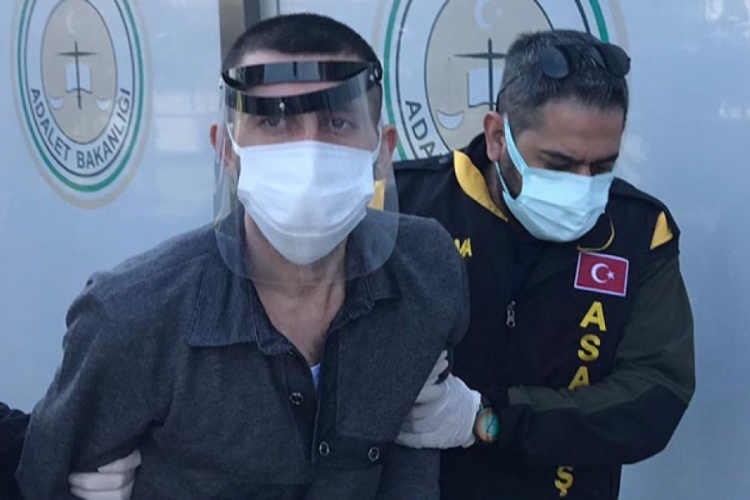 3 aylık hamile eşini 97 yerinden bı&ccedil;akladı! Dava ertelendi