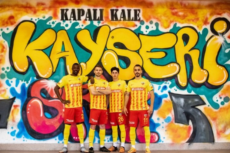 Kayserispor yeni sezon formalarını tanıttı