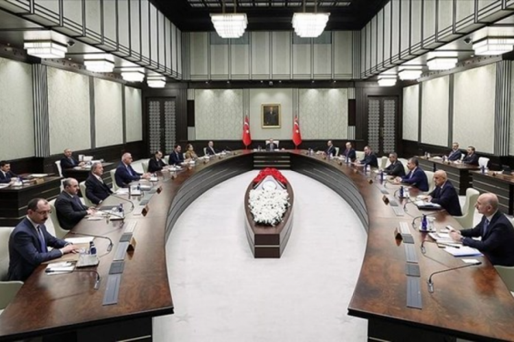 Yeni kabine bug&uuml;n belli oluyor!