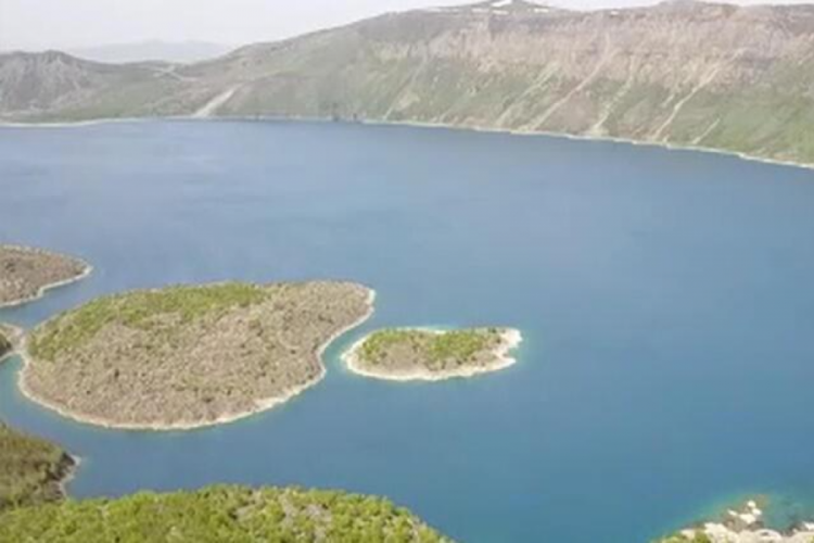D&uuml;nyanın en b&uuml;y&uuml;k ikinci krater g&ouml;l&uuml; turizme a&ccedil;ıldı