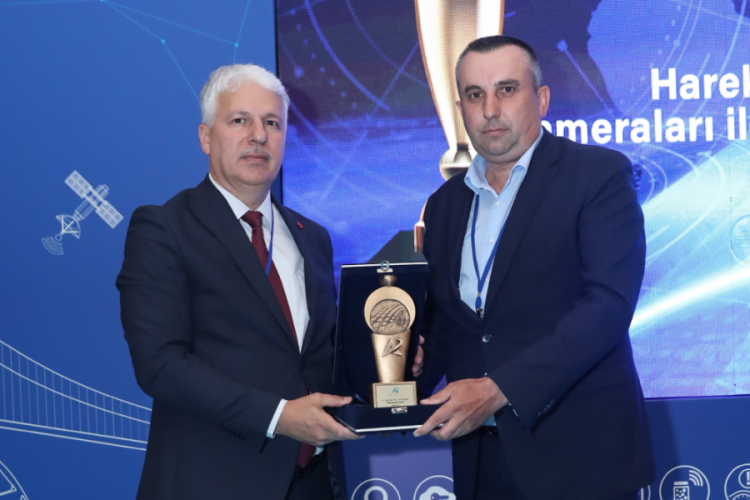 Bursa'nın trafik sorunu &ccedil;&ouml;z&uuml;mlerine 'Aklın Yolu &Ouml;d&uuml;l&uuml;'