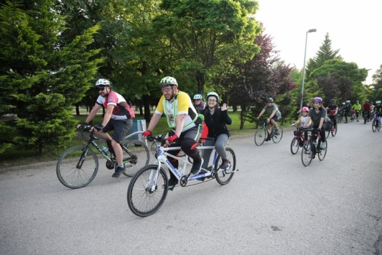 Tandem bisikletle 'Engelsiz Yaşam'a pedal