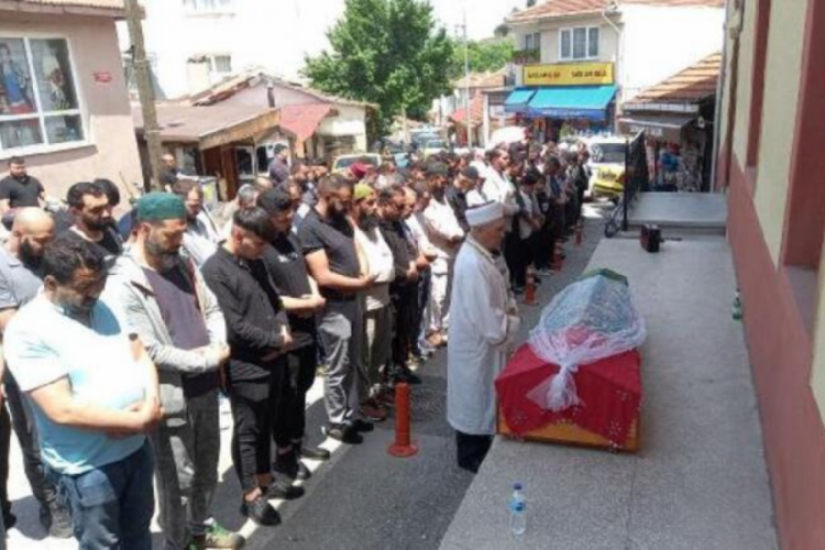 11 yaşındaki kuzeninin vurduğu Naz, son yolculuğuna uğurlandı