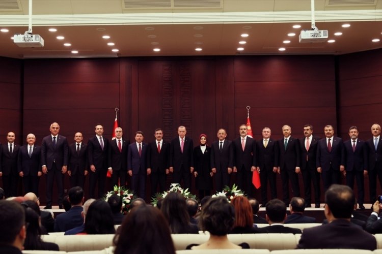 Erdoğan yeni kabineyi a&ccedil;ıkladı