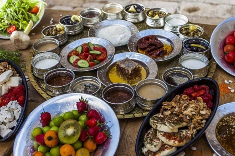 T&uuml;rk kahvaltısı Azerbaycan'da
