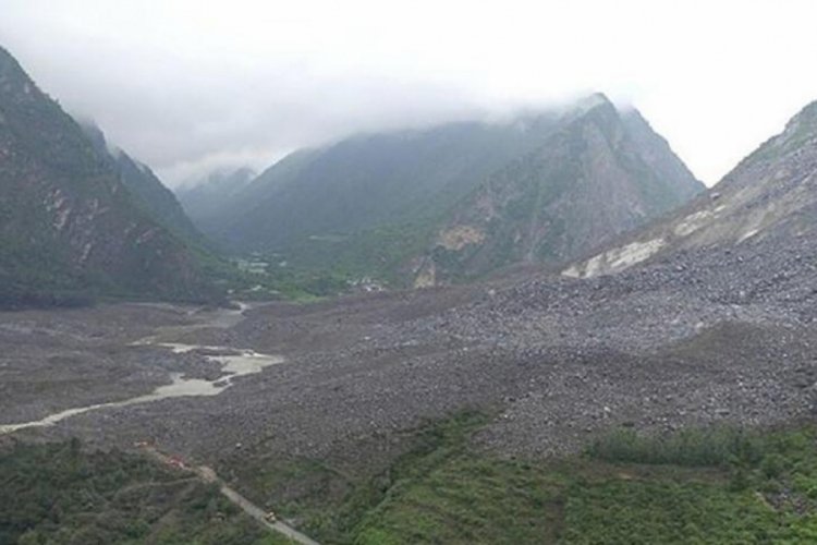 &Ccedil;in'de heyelan sonucu 14 kişi hayatını kaybetti! 5 kişi kayıp