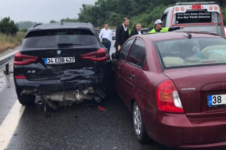 D&uuml;zce'de 14 ara&ccedil; birbirine girdi! 6 yaralı