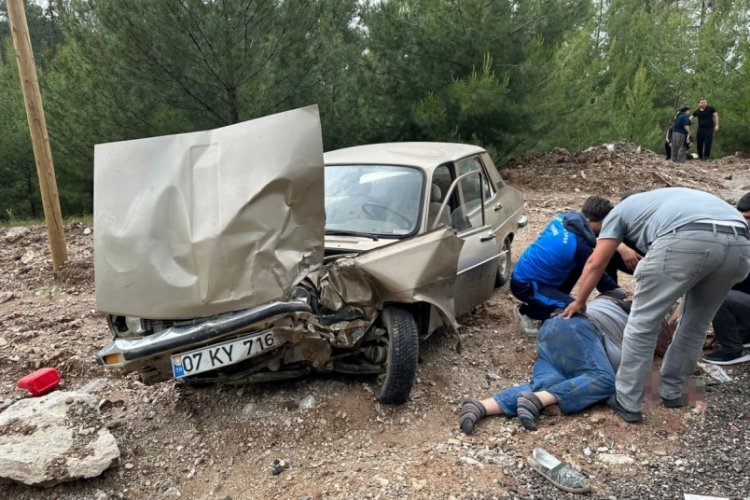 Kaza yaptığı otomobilden fırlayan s&uuml;r&uuml;c&uuml; ağır yaralandı