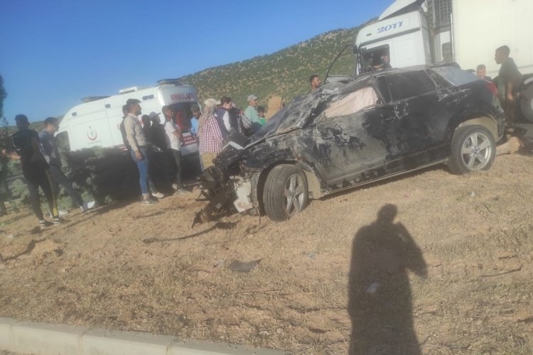 Diyarbakır'da otomobil takla attı: 3 yaralı