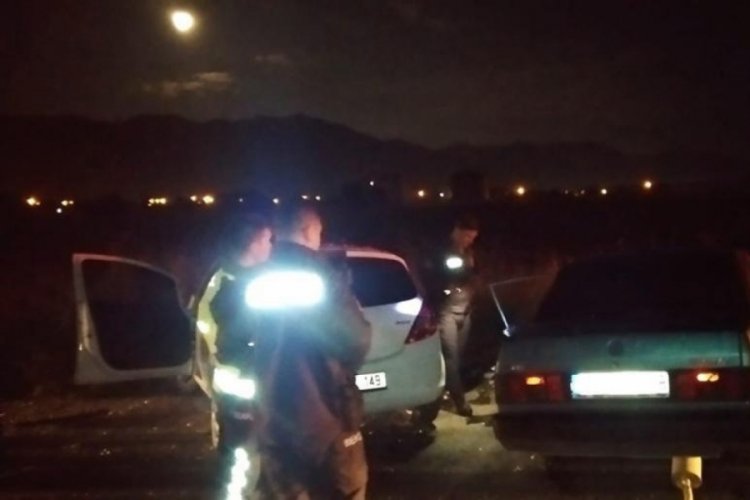 Burdur'da iki otomobil &ccedil;arpıştı: &Ccedil;ok sayıda yaralı var