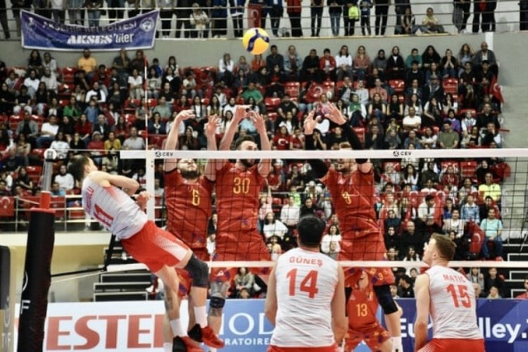 A Milli Erkek Voleybol Takımı, Romanya'ya 3-2 yenildi