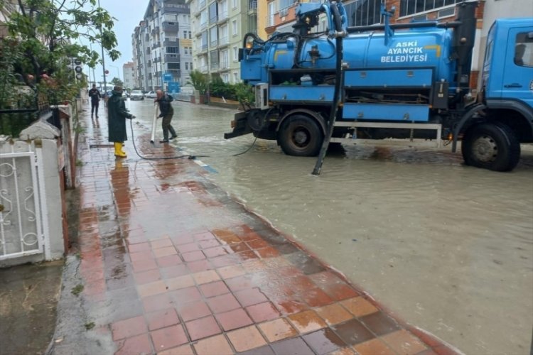 Sinop'ta sağanak sebebiyle su baskınları meydana geldi!